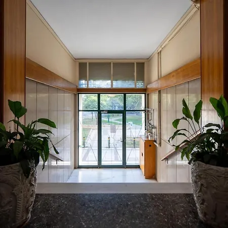 Apartment Chic With Park View *
