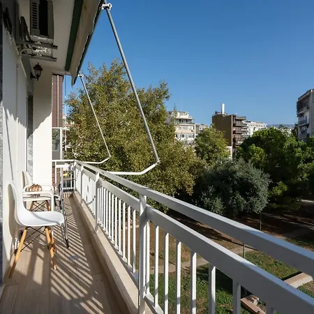 Chic With Park View Apartment *