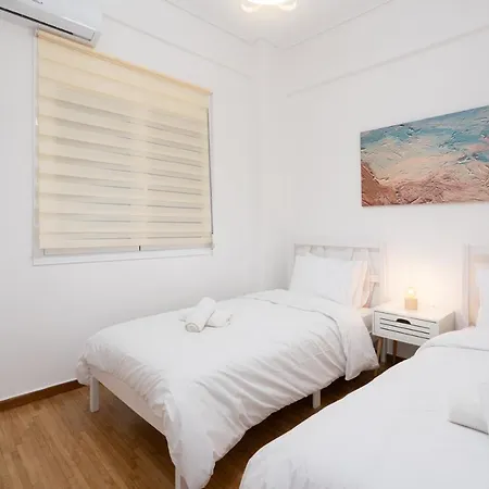 Apartment Chic With Park View