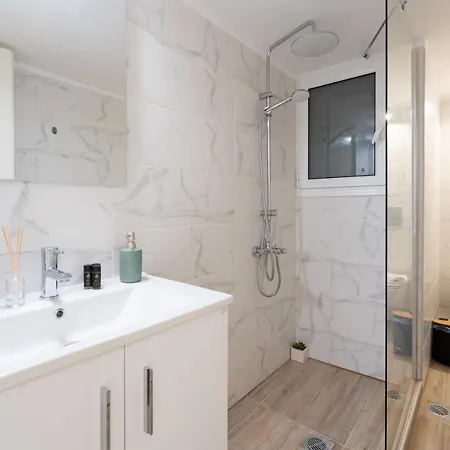 Chic With Park View Apartment *