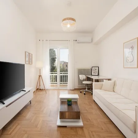 Chic With Park View Apartment Athens
