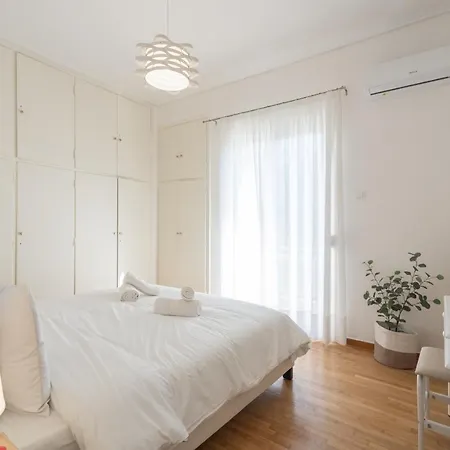 Apartment Chic With Park View